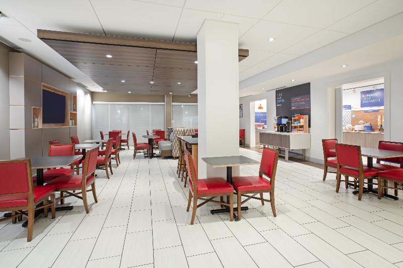 Holiday Inn Express & Suites Great Bend By Ihg Exterior foto